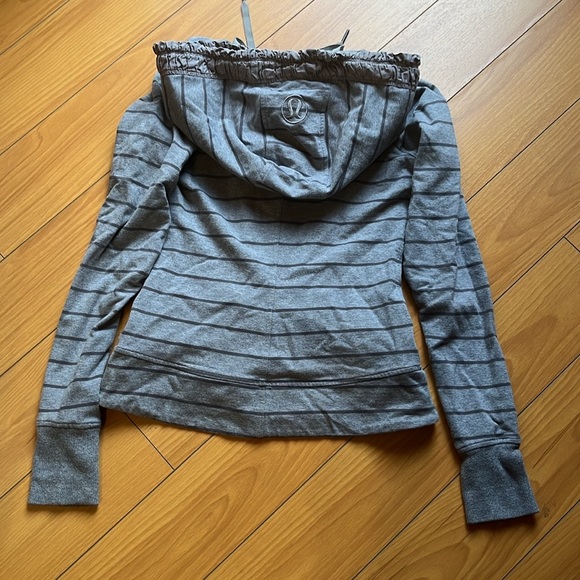 Lululemon Movement Jacket size 6 - Picture 4 of 11